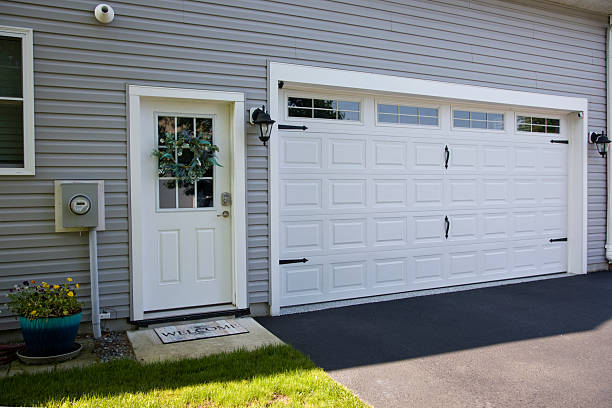 24/7 Emergency Garage Door Panel Replacement experts in Smyrna, DE
